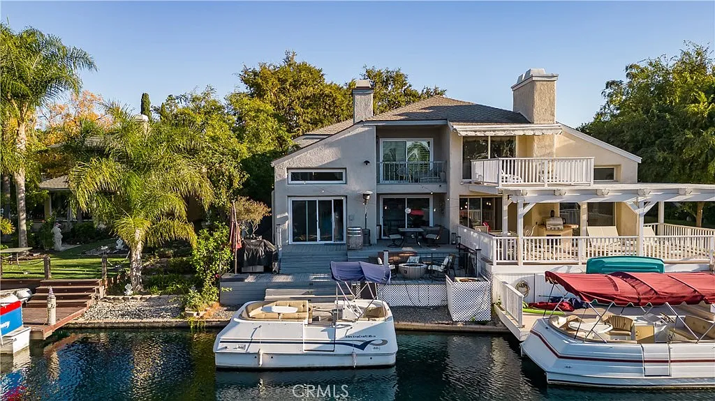 4 bed, 2.5 bath, 2334 sqft, $6,900 — Photo 3