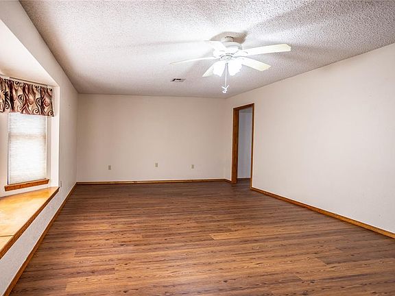 3rd image of 820 N Market St