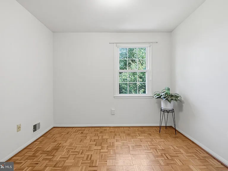 8350 Glastonbury Ct — Photo 20
