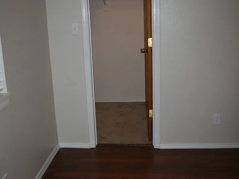 863 E Carter St — Photo 5