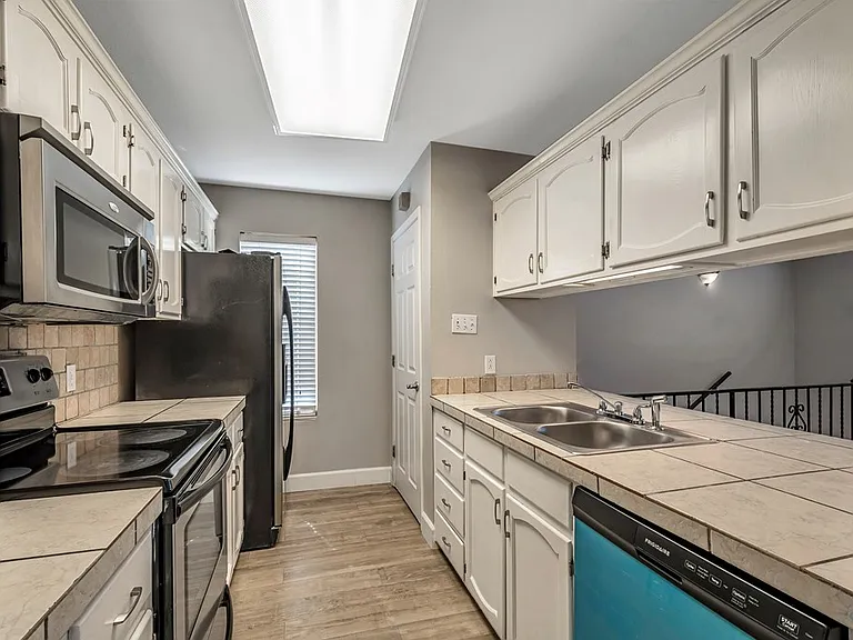 422 W Pecan Ave #D — Photo 13