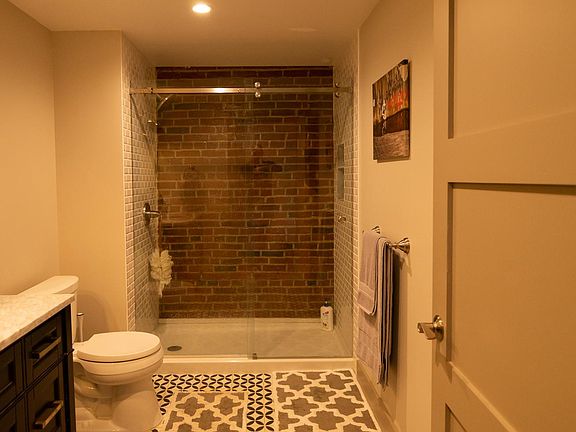 5th image of 239 E Water St #3A