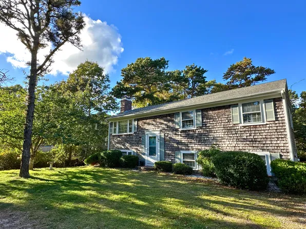 17 Toms Path, Dennis Port, MA 02639