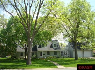 102 Ridge Ct, Mankato, MN 56001