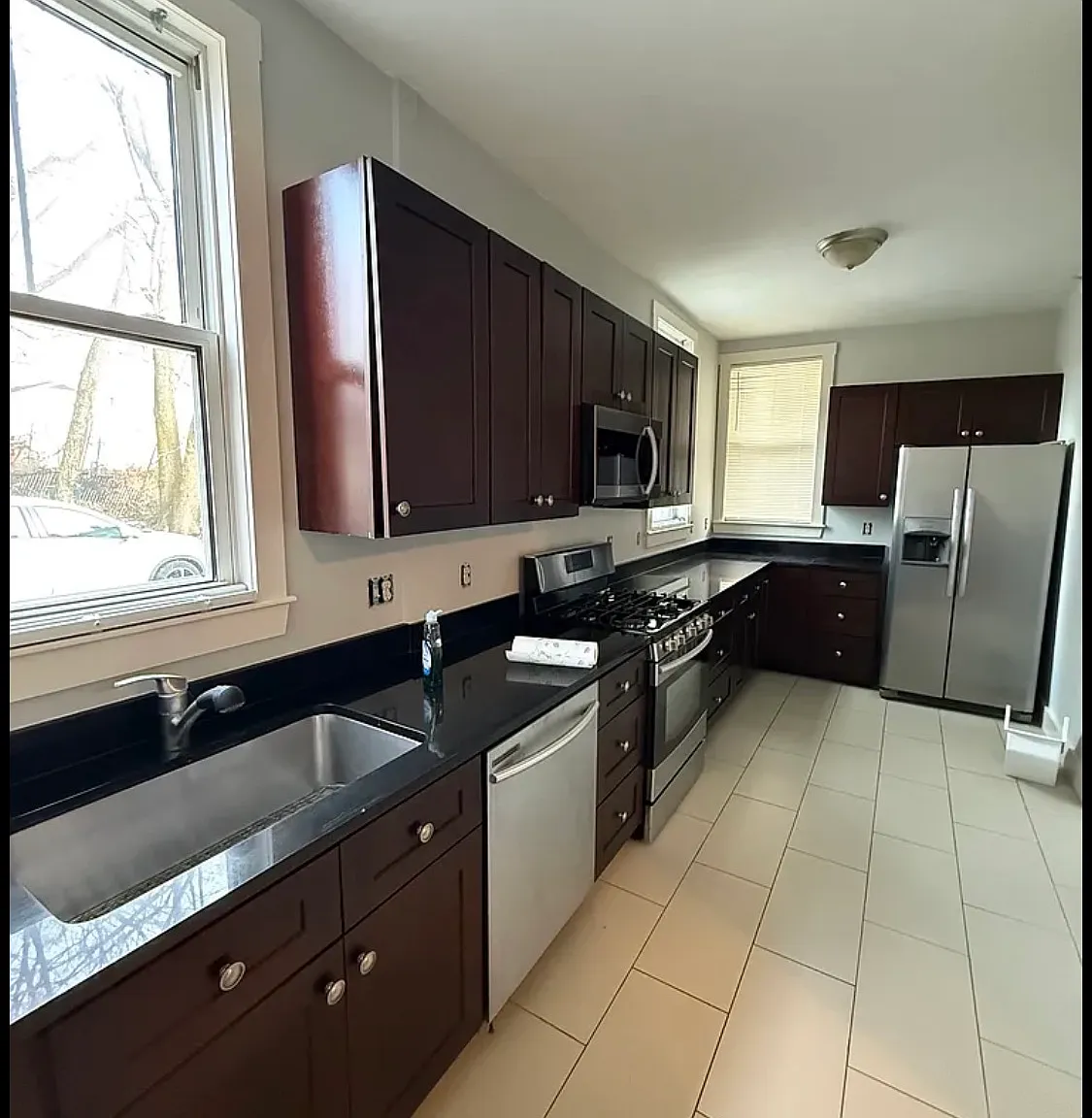 3 bed, 5092 sqft, $3,450 — Photo 1