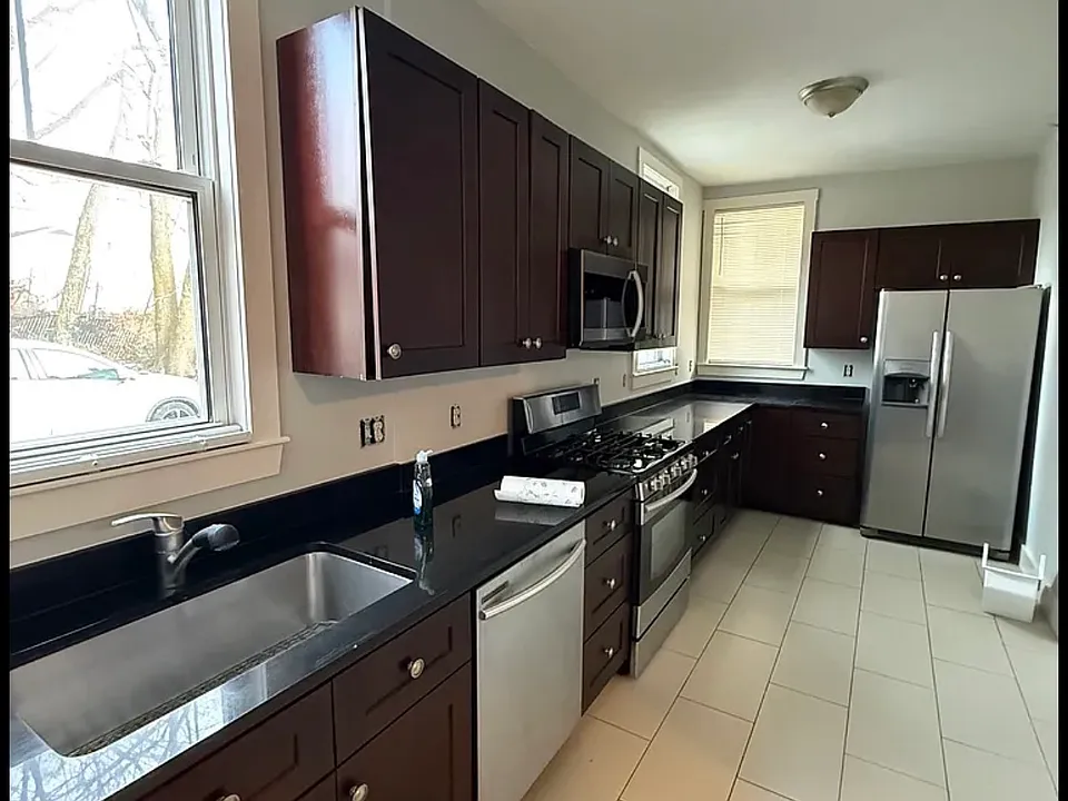 27 Curve St #1
