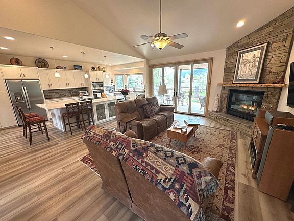 3rd image of 770 Chipeta Dr