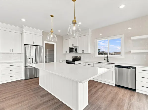 1320 NW Yorktown Dr, Waukee, IA 50263