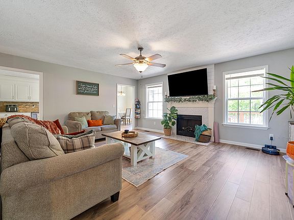 5th image of 801 Fleming Farms Dr