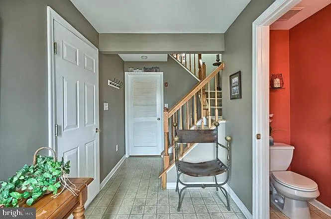 3 bed, 1.5 bath, 1396 sqft, $2,595 — Photo 4