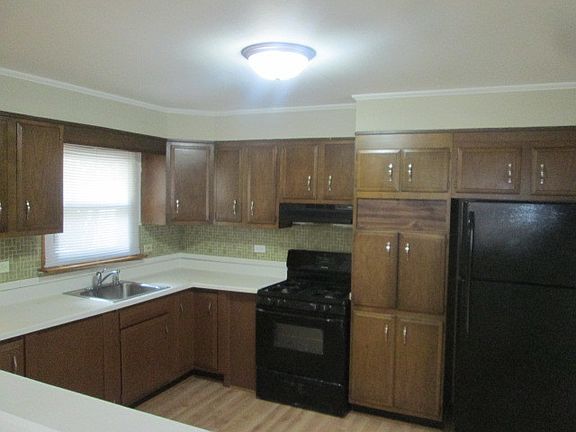 4th image of 374 Westgate Dr