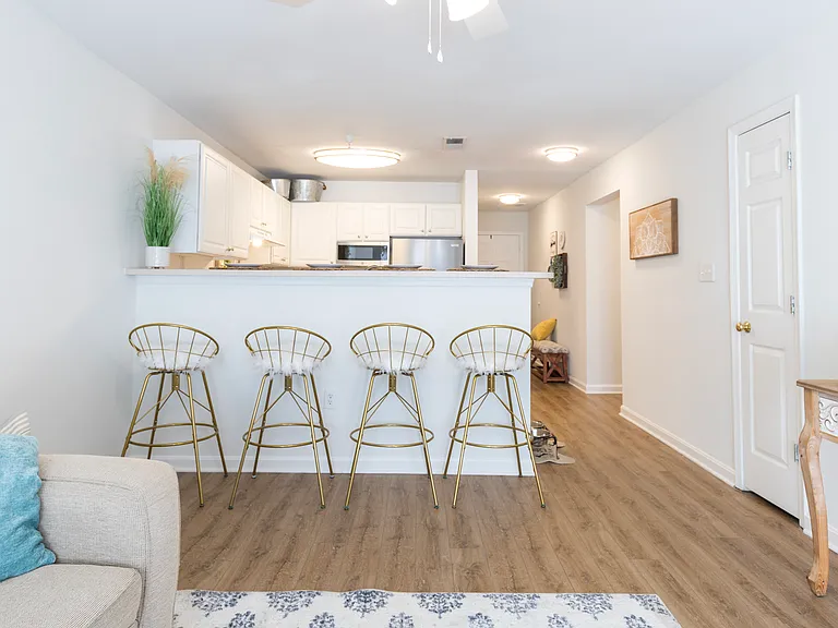Belmont Landing Apartments — Photo 11