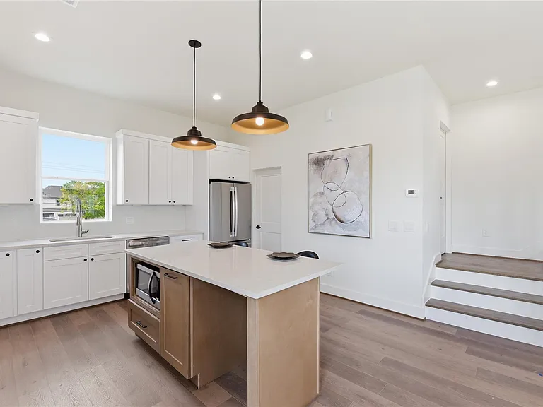 7702 Earl Rudder Way — Photo 23