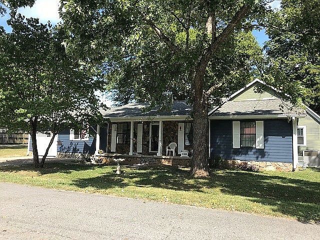2nd image of 301 Lee Ave