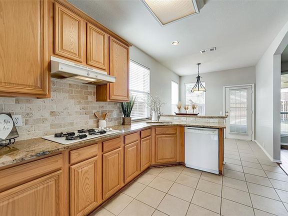 4th image of 2313 Killarney Dr