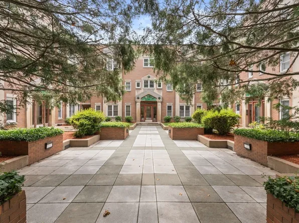 28 Parkman St APT 4, Brookline, MA 02446
