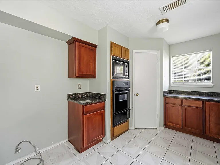 7330 Maple Walk Dr — Photo 12