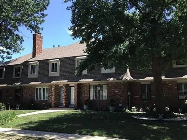 8311 NW Waukomis Dr, Kansas City, MO 64151