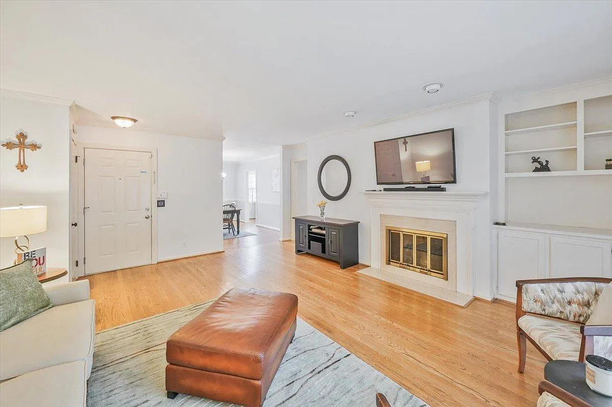 206 Westchase Dr — Photo 4