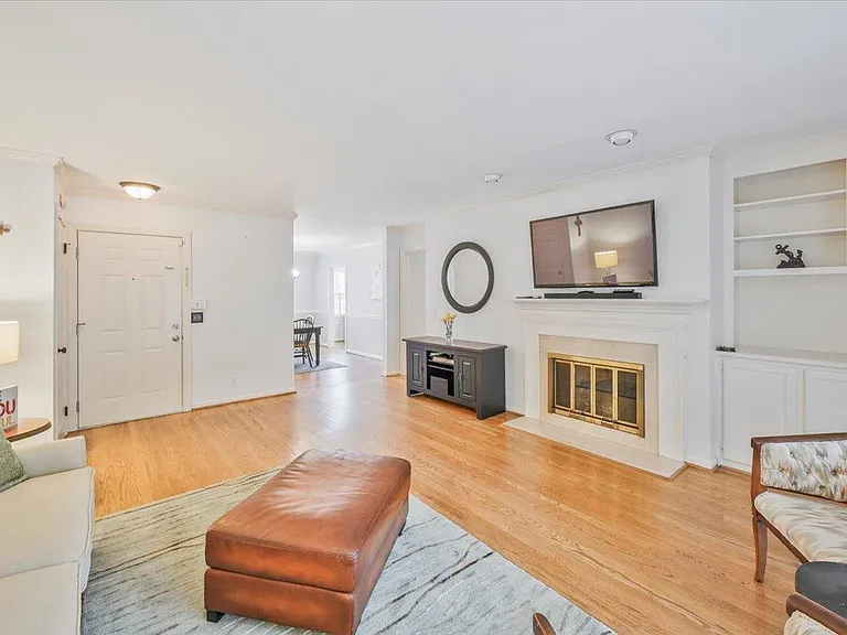 206 Westchase Dr — Photo 4