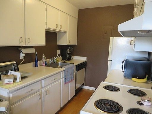 5th image of 252 N Pennsylvania St APT 301