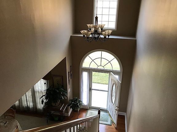 4th image of 202 Olde Farm Dr