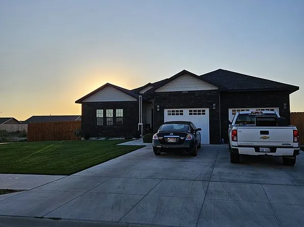 2201 Glenwood Dr, Garden City, KS 67846