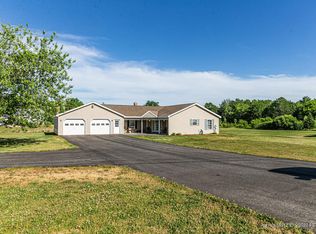 679 Lakeview Dr, China, ME 04358