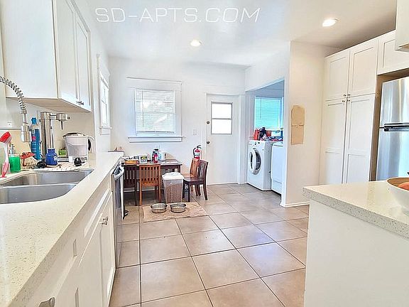 5th image of 4186-88 Stephens St
