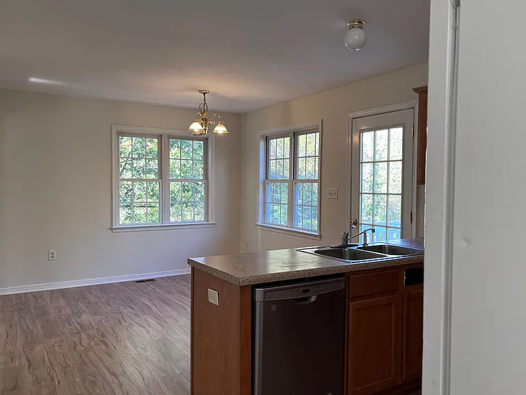 619 Village Gate Dr — Photo 4
