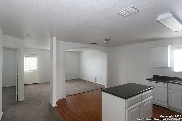 3 bed, 2.0 bath, 1233 sqft, $1,500 — Photo 3