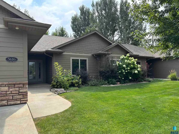 5616 S Shadow Wood Pl, Sioux Falls, SD 57108