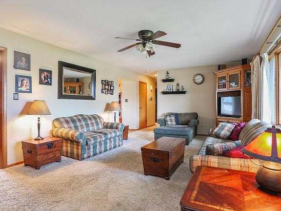2nd image of 304 E Paw Paw St