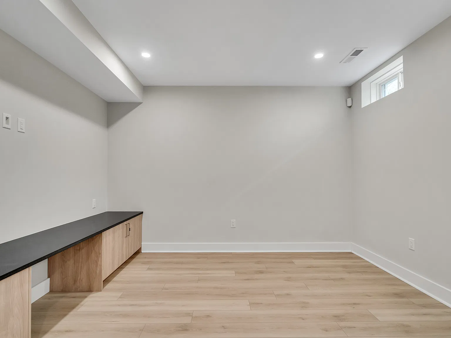 4 bed, 2500 sqft, $6,000 — Photo 3