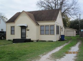 1111 W 4th St, Freeport, TX 77541