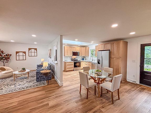 3rd image of W309S10340 Knoll COURT