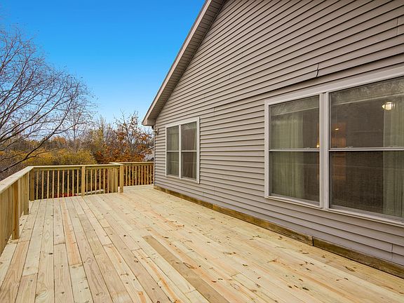 3rd image of 3702 Creekside Dr