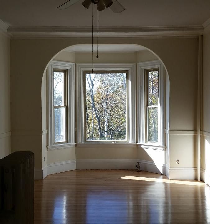 Living Room - unfurninshed