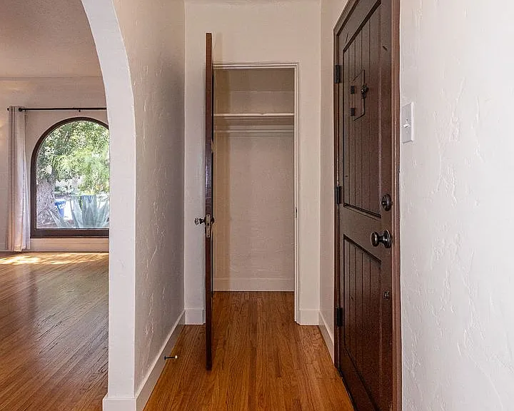 1221 S Sycamore Ave — Photo 12
