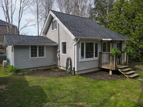6 Hibberd Ln, Huntsville, ON P1H 1C9