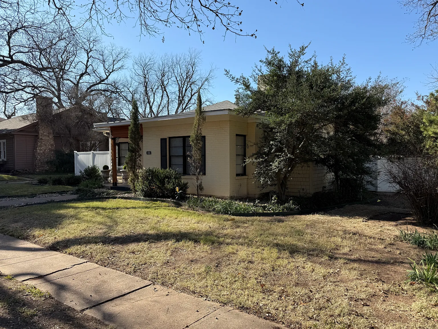 856 Highland Ave — Photo 3
