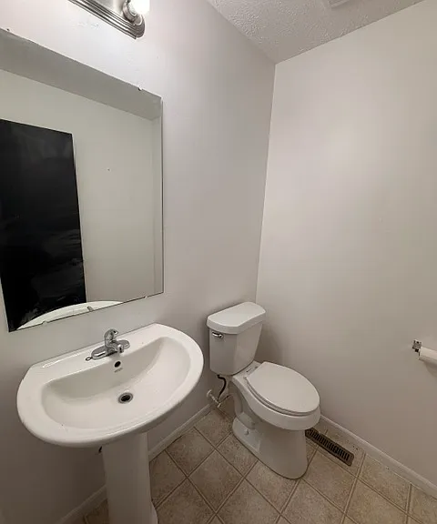 670 Roscoe Ave — Photo 6