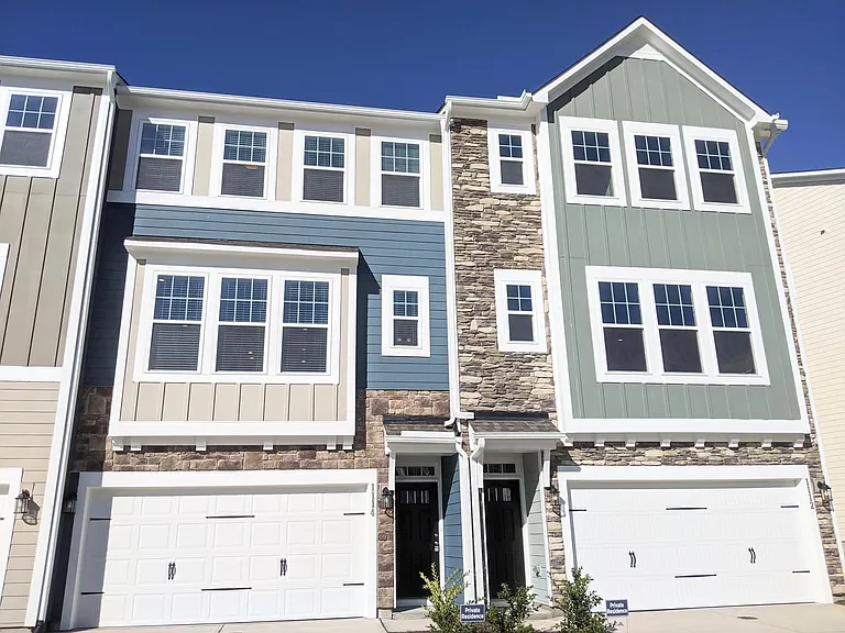 1114 Freeport Dr — Photo 2
