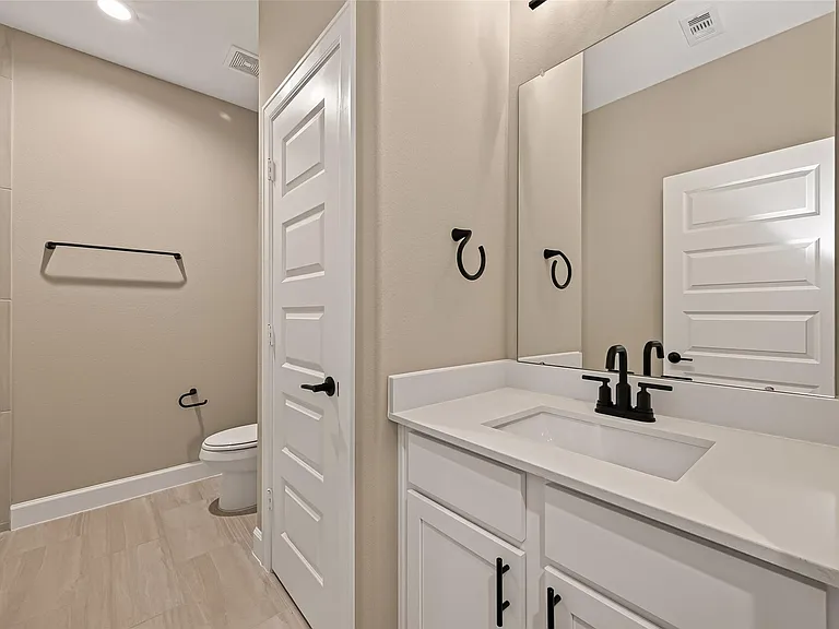 4309 Dickson St #B — Photo 28