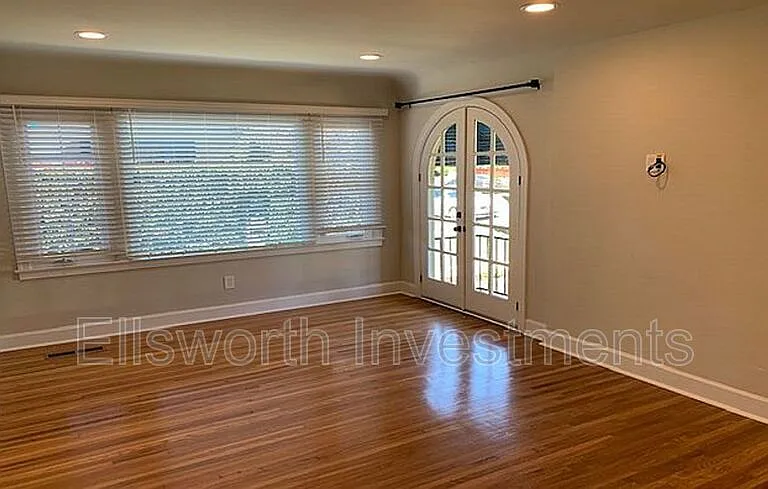 1631 Brookes Ave — Photo 8