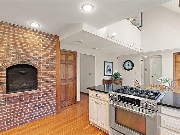 5th image of 5 Courser Brook Dr