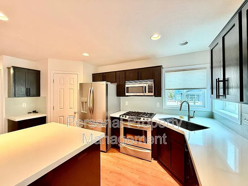 4 bed, 2.5 bath, 1845 sqft, $2,795 — Photo 4