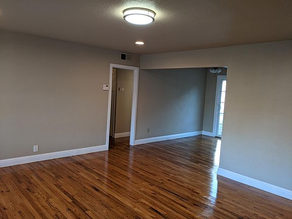 3rd image of 946 Pine St