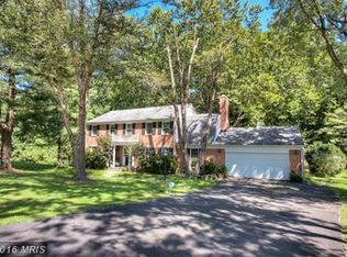 1205 Forestville Dr, Great Falls, VA 22066