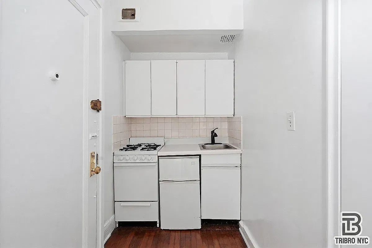 802 Lafayette Avenue — Photo 2